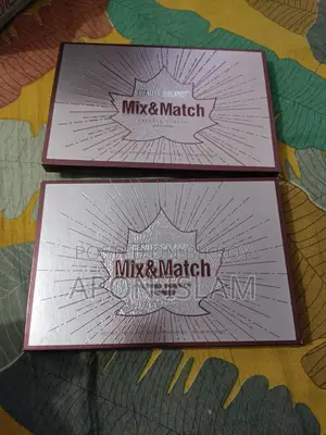 Makeup Box and Eye Shadow Pad