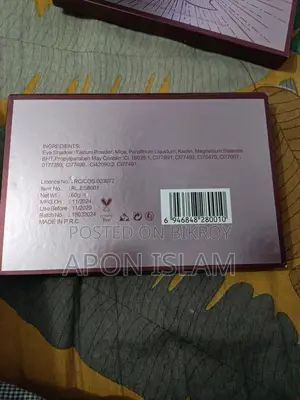 Makeup Box and Eye Shadow Pad