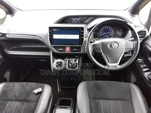 Toyota Esquire HY-GI-PREMIUM-4.5. 2020
