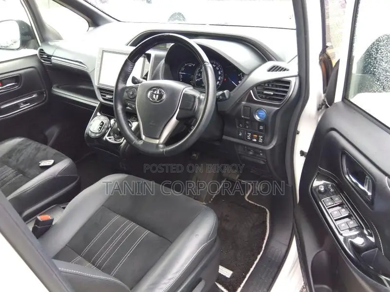 Toyota Esquire HY-GI-PREMIUM-4.5. 2020