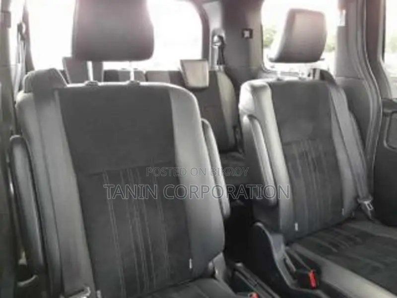 Toyota Esquire HY-GI-PREMIUM-4.5. 2020