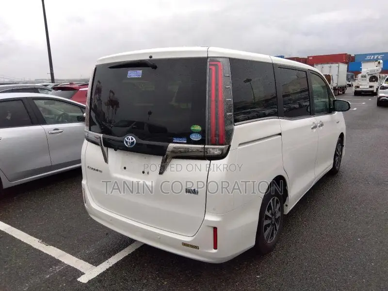 Toyota Esquire HY-GI-PREMIUM-4.5. 2020