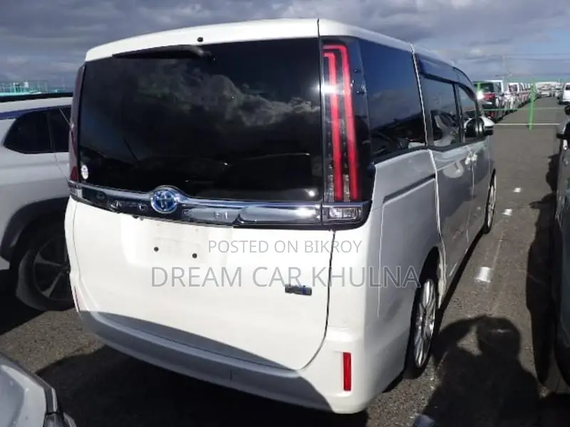 Toyota Noah G Hybrid 2 door pwr 2021