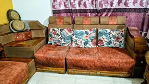 কুশনসহ ৫ সিটের কাঠের সোফা সেট – ভালো অবস্থায়