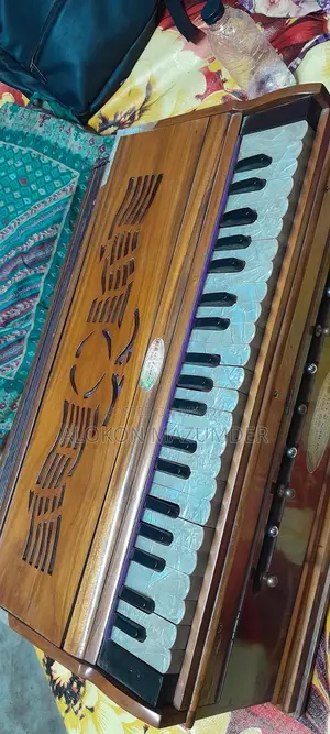 ৪২ কি হারমোনিয়াম