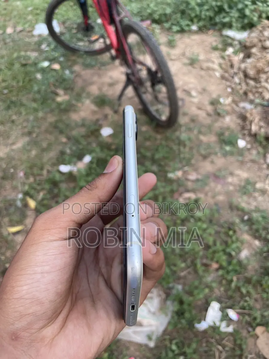 Apple iPhone 11 64GB (Used)
