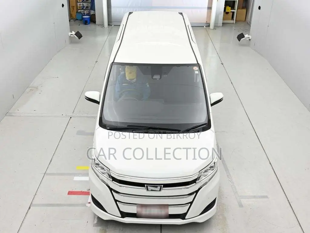 Toyota Noah 2021