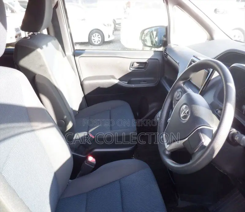 Toyota Noah 2021