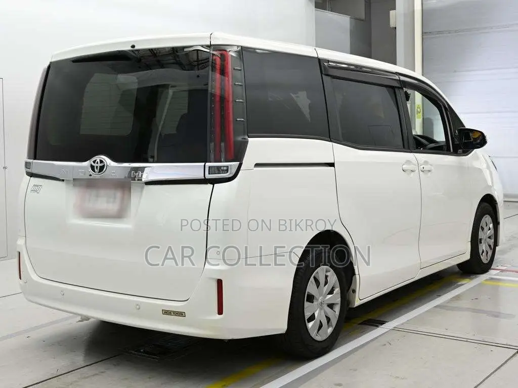 Toyota Noah 2021