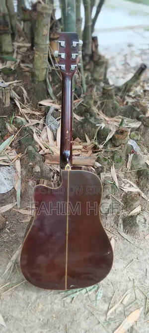 গিটার বিক্রি হবে