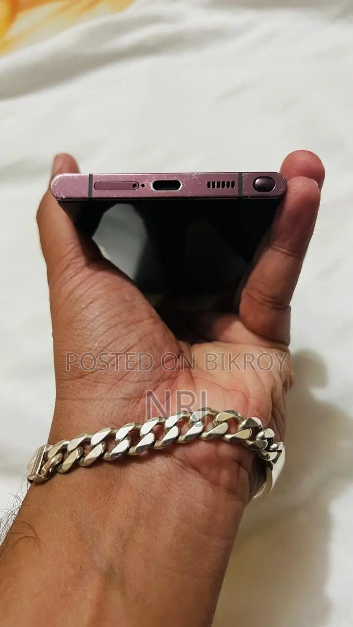 Samsung Galaxy S22 Ultra . (Used)
