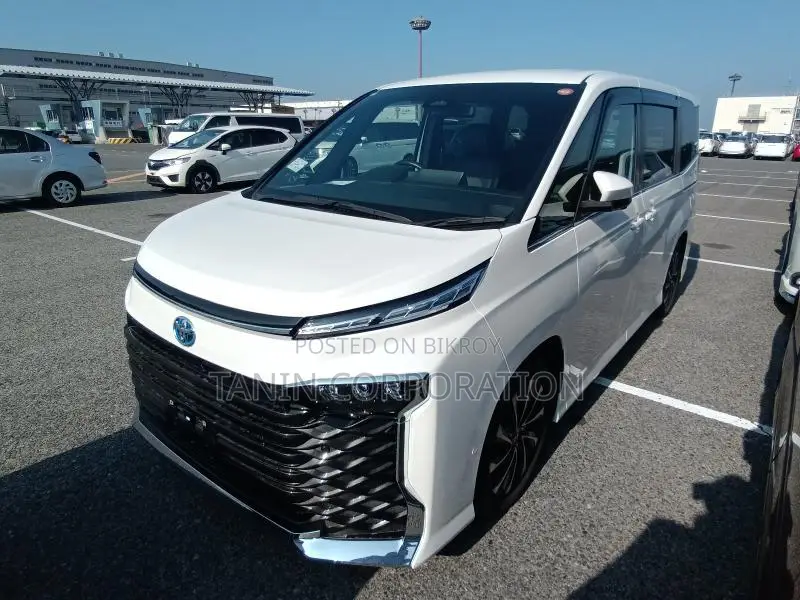 Toyota Voxy Hybrid S-Z All Option 2023