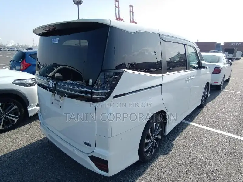 Toyota Voxy Hybrid S-Z All Option 2023