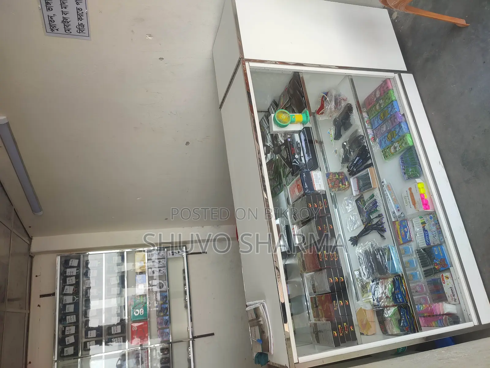Counter table for mobile servicing shop.