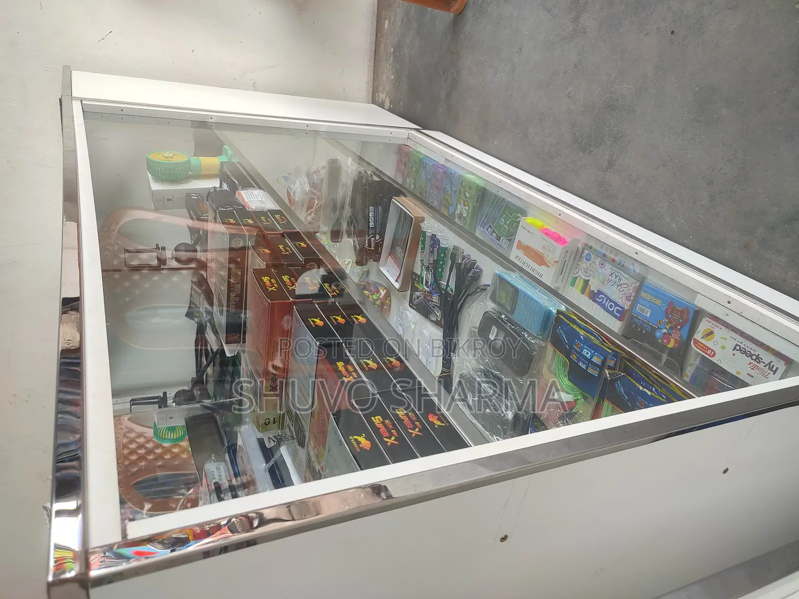 Counter table for mobile servicing shop.