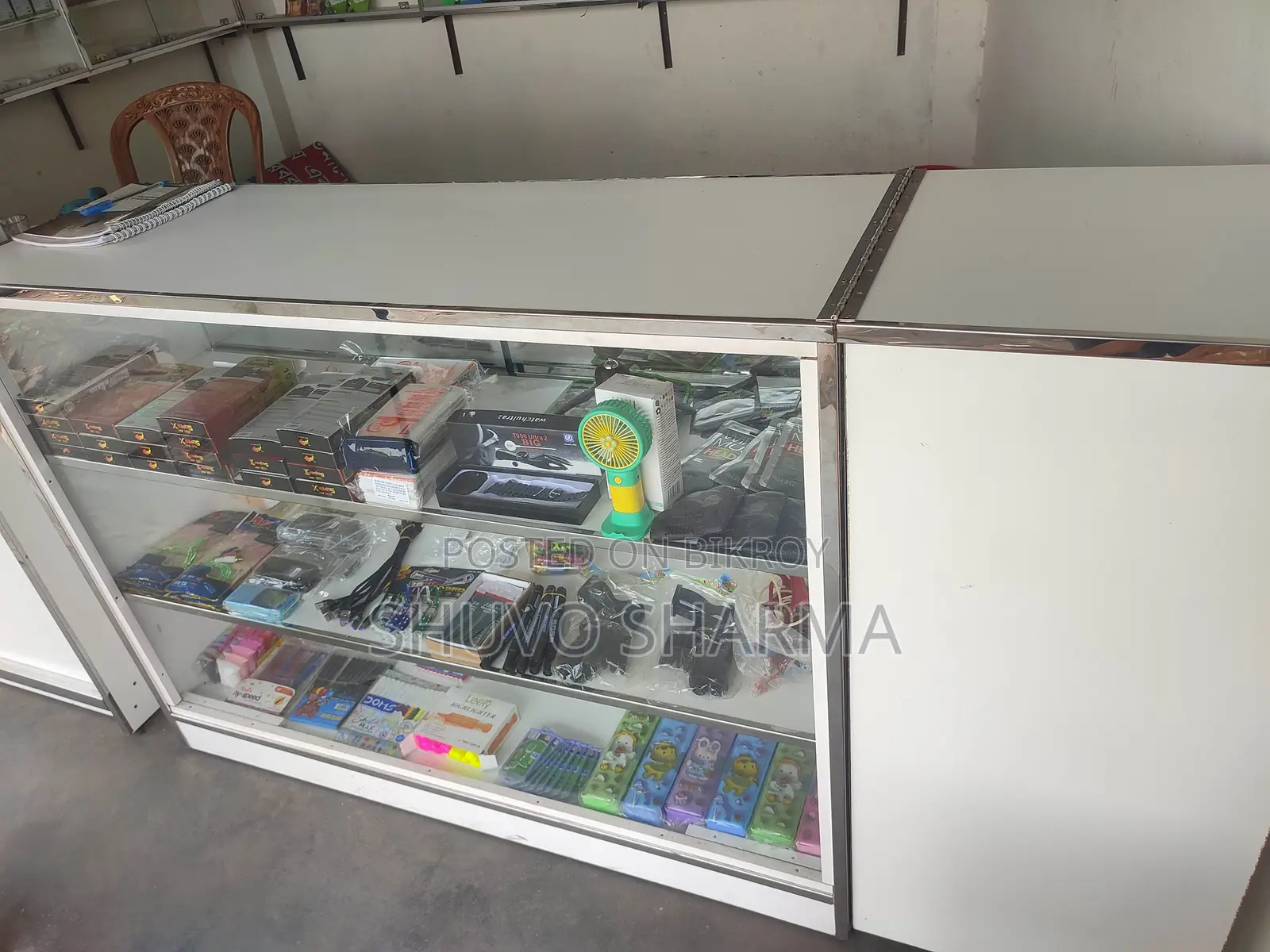 Counter table for mobile servicing shop.