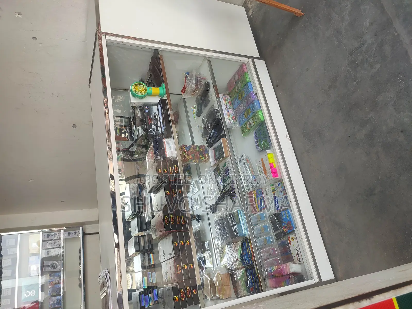 Counter table for mobile servicing shop.