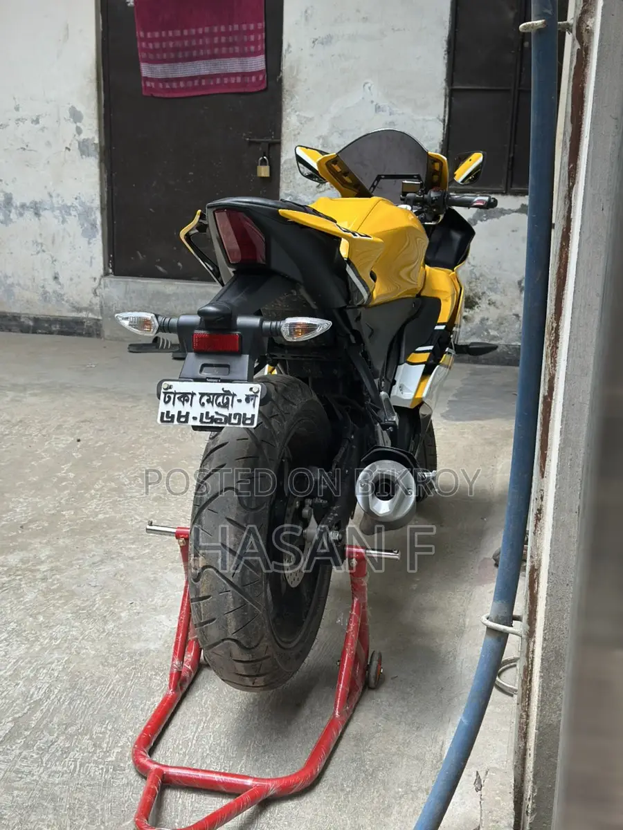 Yamaha R15 V4 Yollow 46 2025