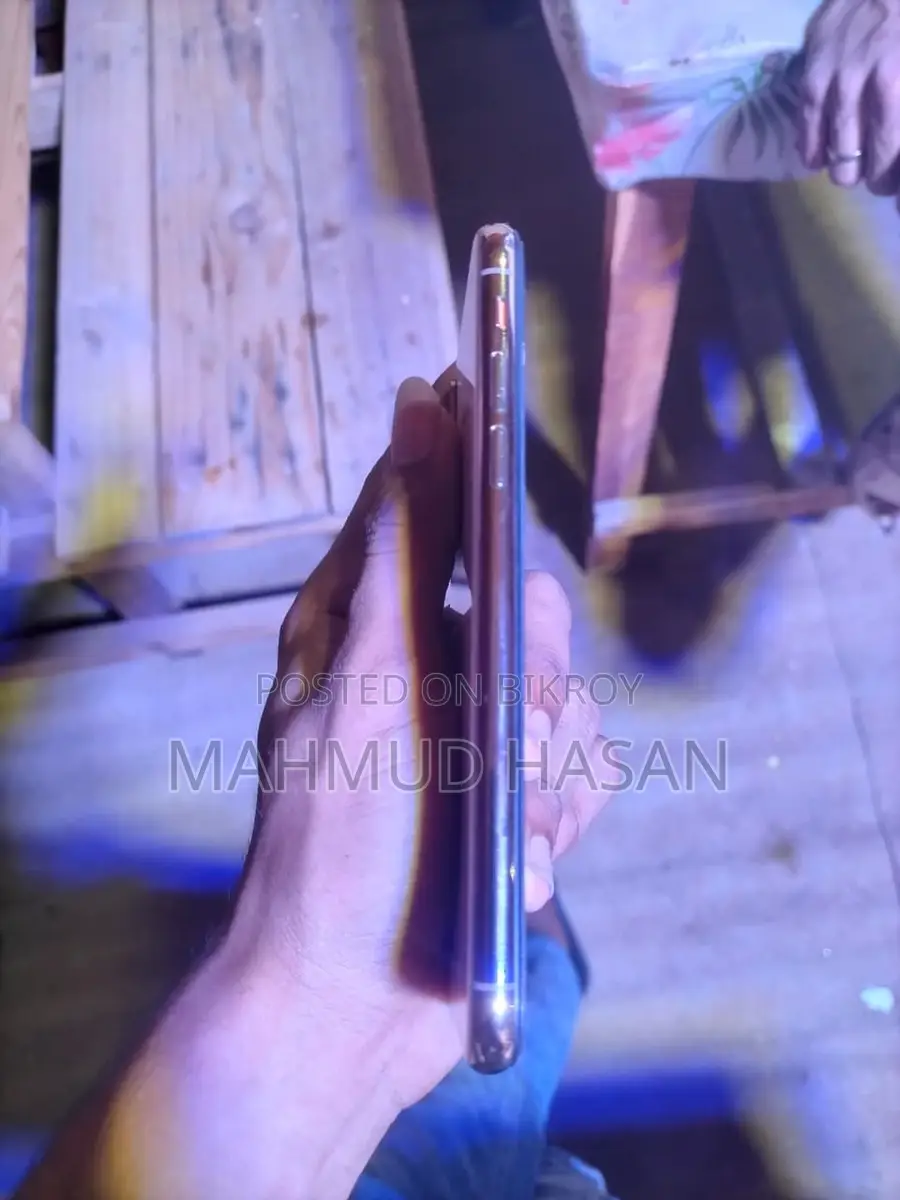 Apple iPhone XS (Used)