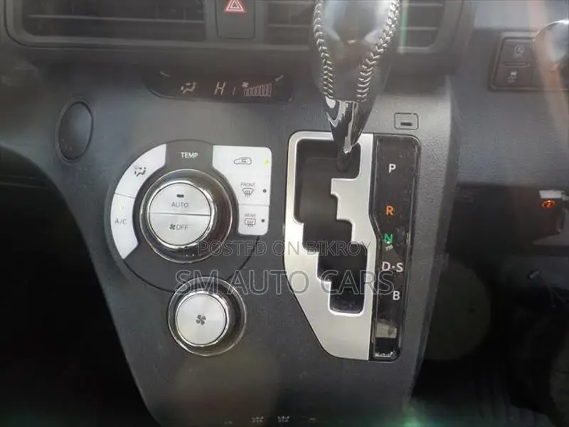 Toyota Sienta Non Hybrid G Red 2021