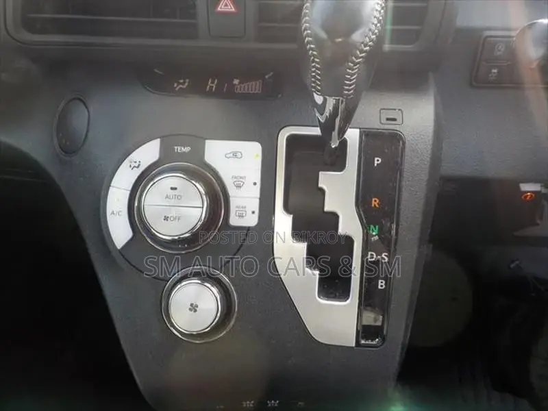 Toyota Sienta Non Hybrid G Red 2021