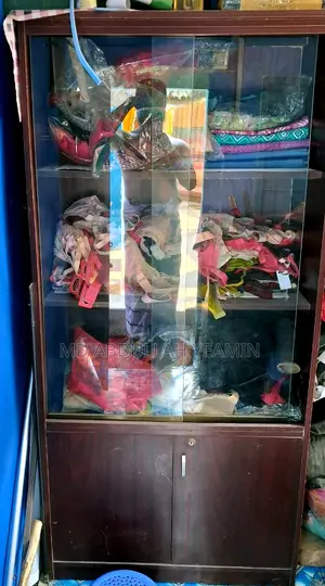 টেইলারিং দোকানের আসবাবপত্র ও পণ্য