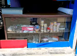 টেইলারিং দোকানের আসবাবপত্র ও পণ্য