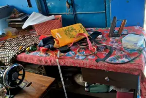 টেইলারিং দোকানের আসবাবপত্র ও পণ্য