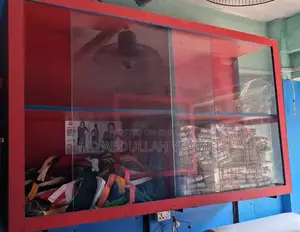 টেইলারিং দোকানের আসবাবপত্র ও পণ্য