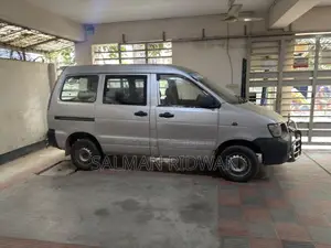 Toyota Noah Low floor 2001