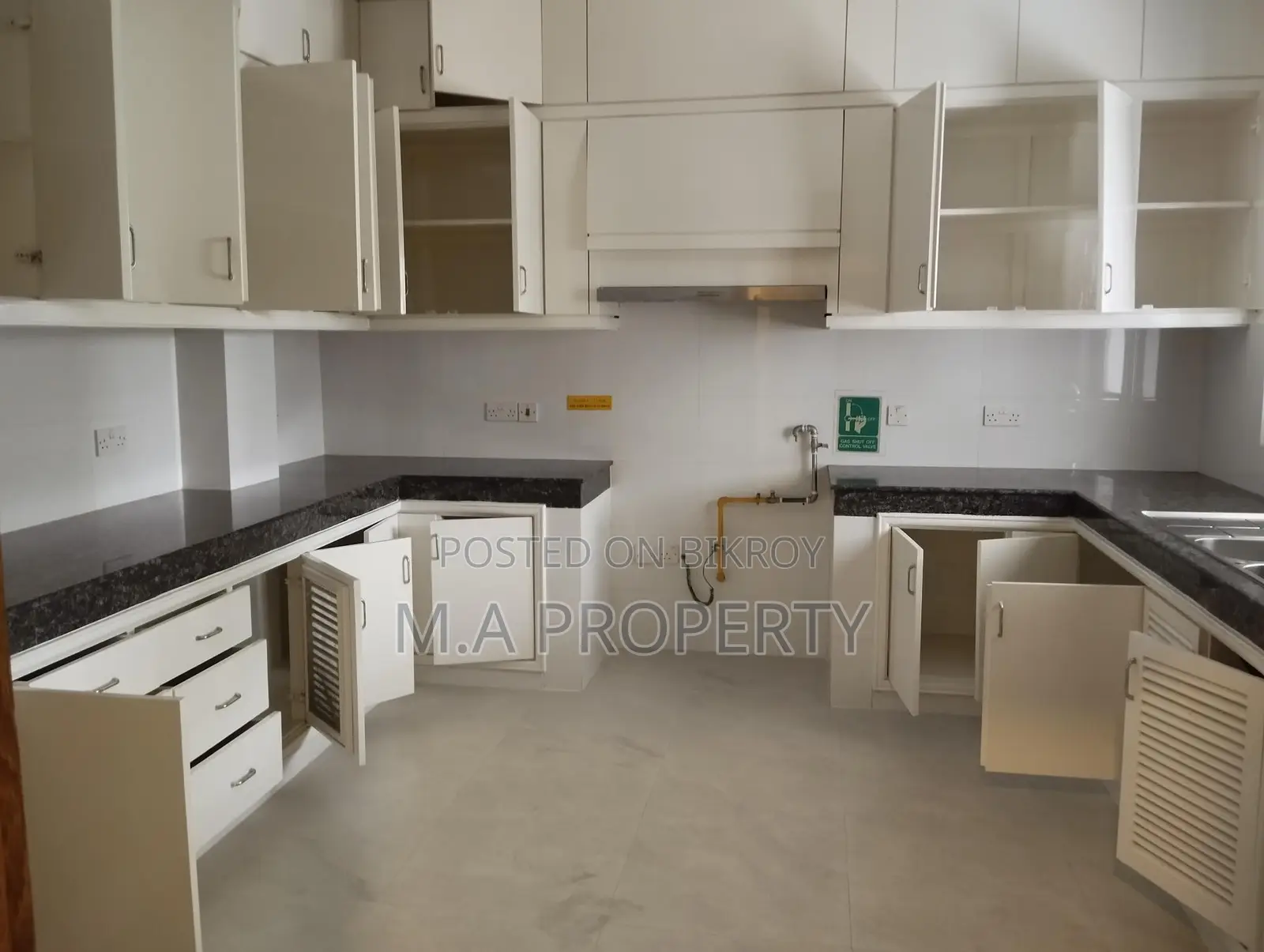 Luxury Semi-Furnished 4-Bedroom Flat for Rent in Baridhara Diplomatic Zone