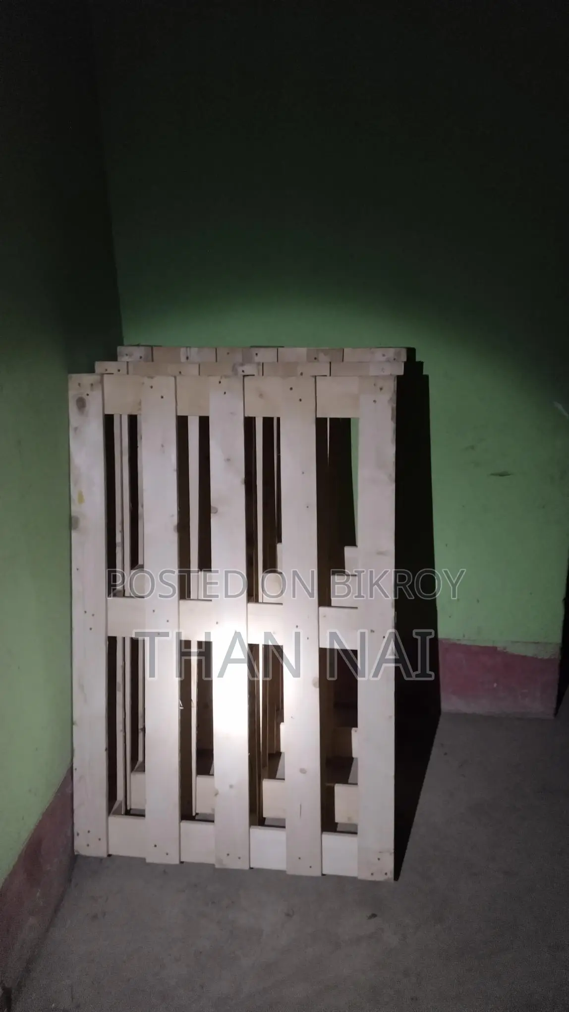 কাঠের প্যালেট বিক্রি করা হবে।