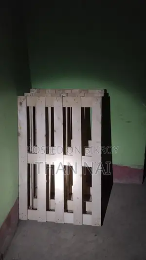 কাঠের প্যালেট বিক্রি করা হবে।
