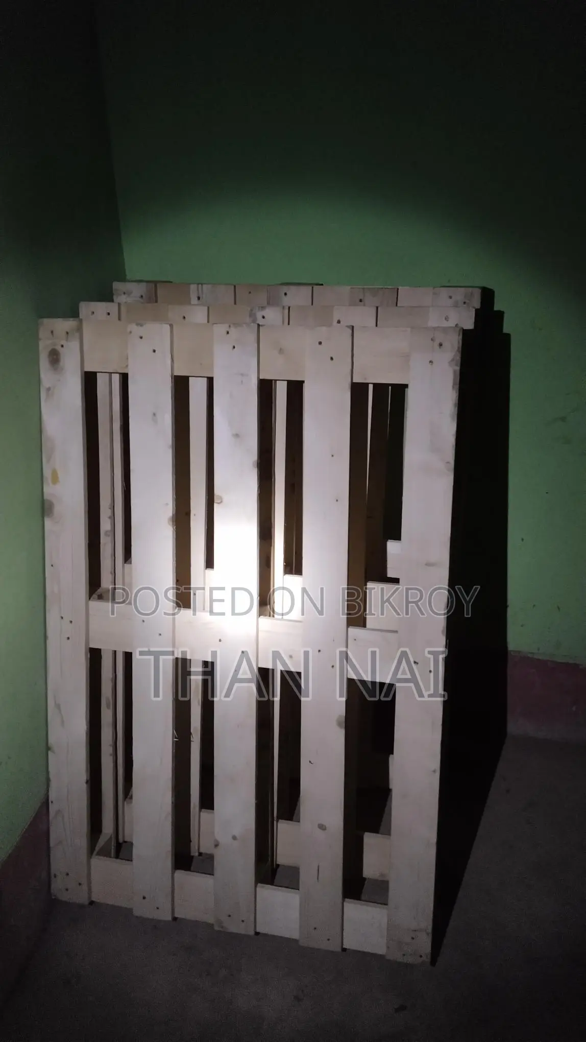 কাঠের প্যালেট বিক্রি করা হবে।