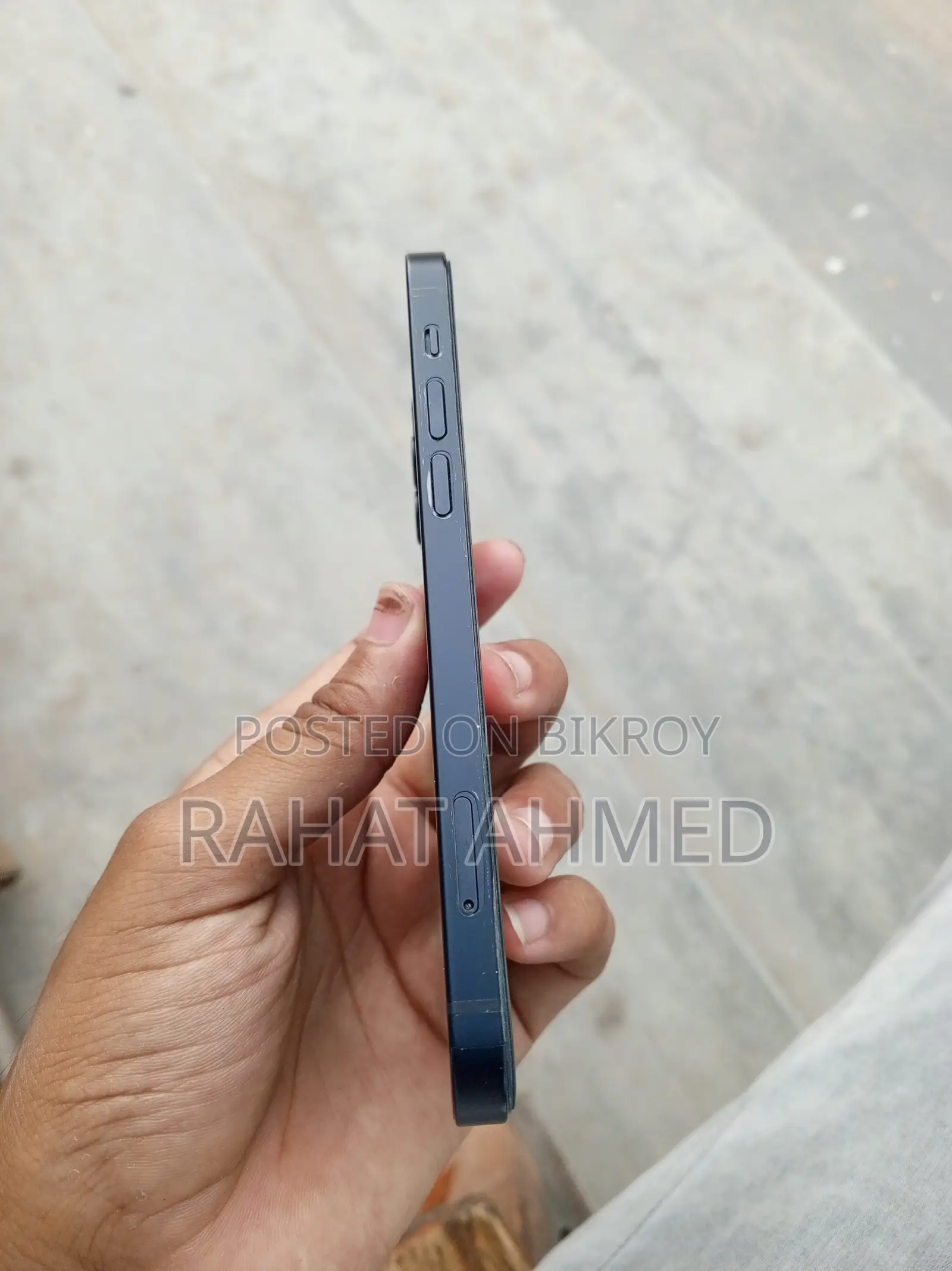 Apple iPhone 12 (Used)