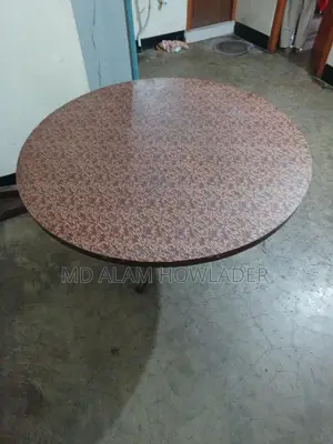 সুদু মাএ একটি রাউন ডাইনিং টেবি বিক্রি হবে