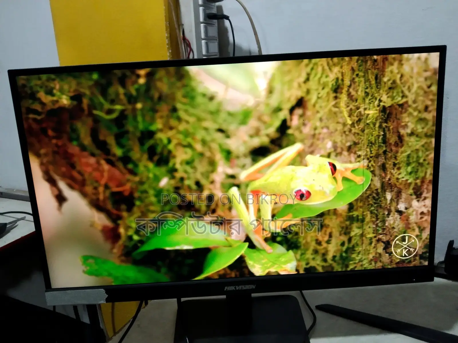 22 Inch More dag IPS Borderless Monitor