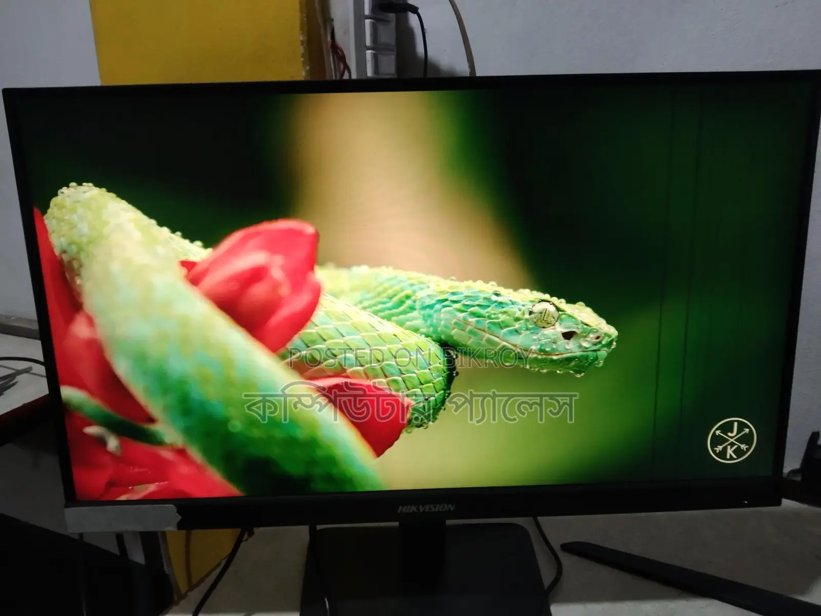 22 Inch More dag IPS Borderless Monitor