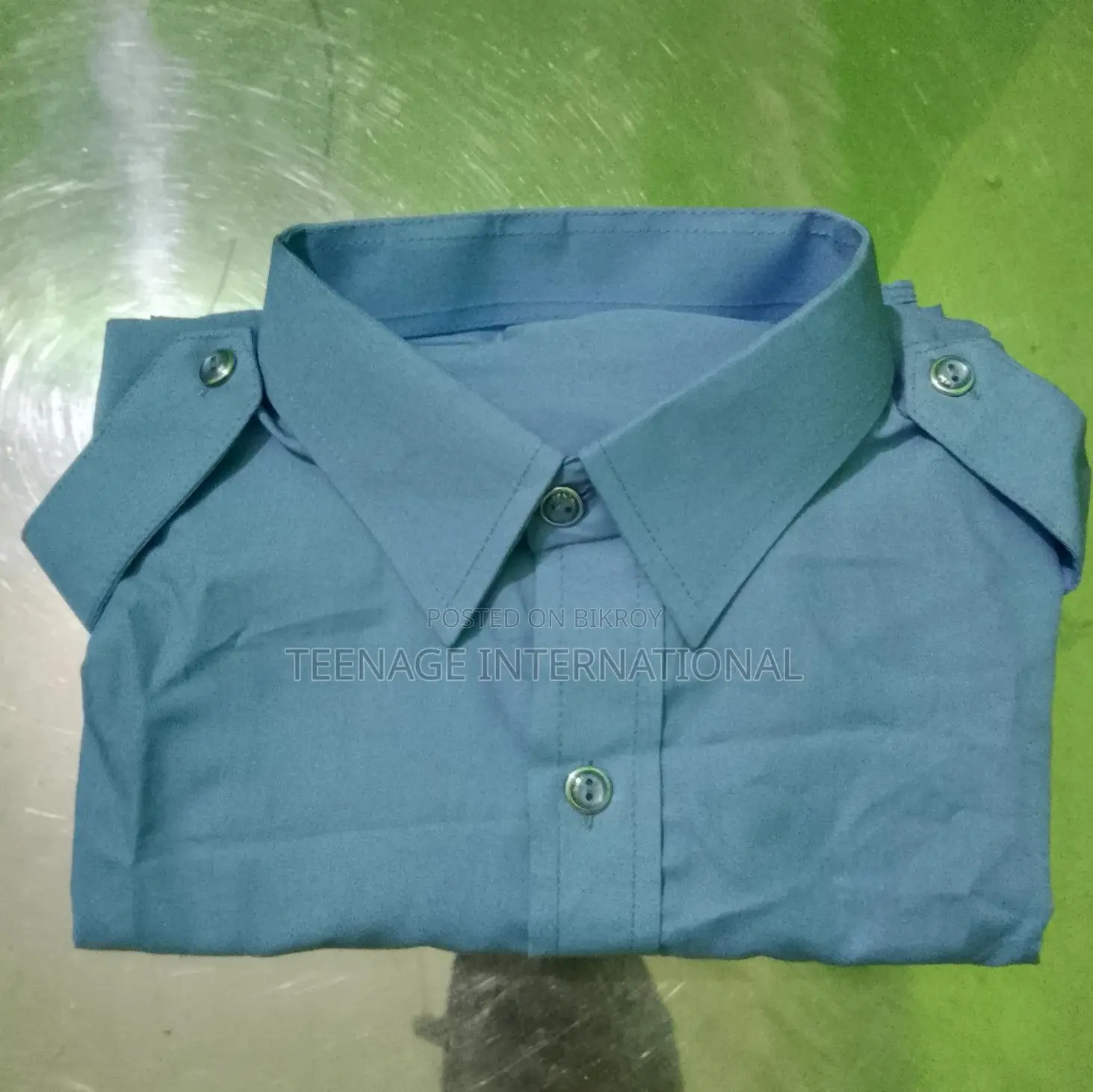 আকাশী রঙের শার্ট