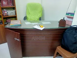 রিসেপশনের টেবিল চেয়ারসহ আসবাবপত্র বিক্রি হবে