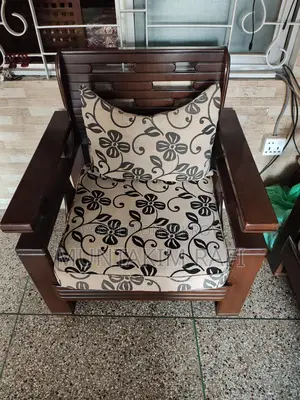 এই সিংগেল সোফাটি বিক্রি করতে চাই