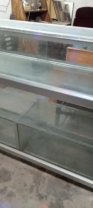এলমনিয়াম শোকেস