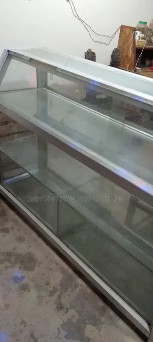 এলমনিয়াম শোকেস