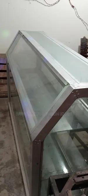 এলমনিয়াম শোকেস