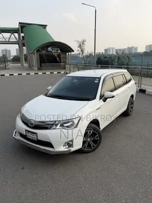 Toyota Corolla Fielder 1.5 Hybrid FWD 2015 White