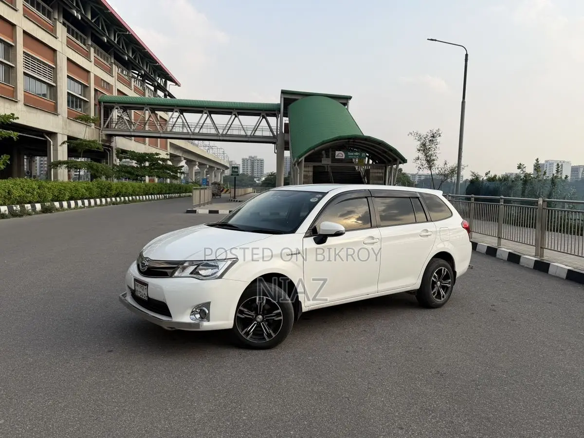 Toyota Corolla Fielder 1.5 Hybrid FWD 2015 White