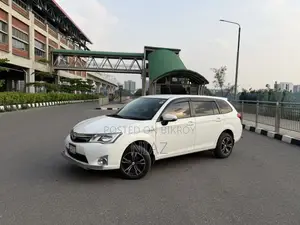 Toyota Corolla Fielder 1.5 Hybrid FWD 2015 White
