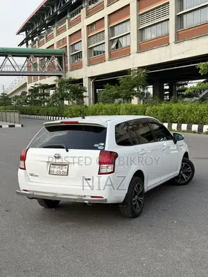 Toyota Corolla Fielder 1.5 Hybrid FWD 2015 White