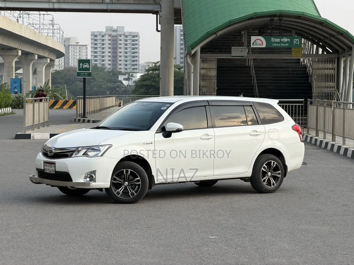 Toyota Corolla Fielder 1.5 Hybrid FWD 2015 White
