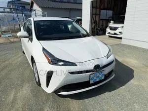 Toyota Prius HYBRID S 2021